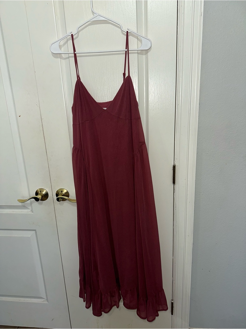 Flowy Burgundy Spaghetti-Strap Maxi Dress